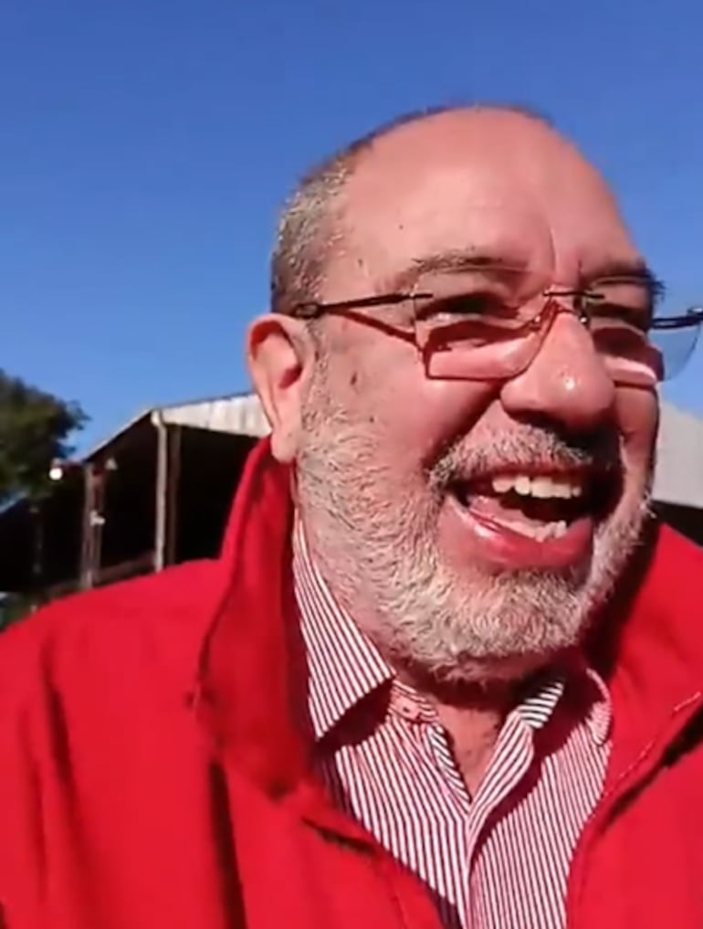 El "pequeño" olvido de Lucho Zacarías en plena votación - Política
