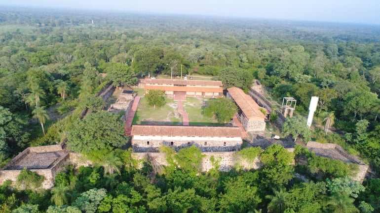Vista aérea del Fuerte de San Carlos del Apa, una verdadera "mole de piedra". Foto gentileza.