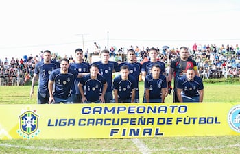 Teniente Fariña escribió una página dorada en la historia de la Liga Caacupeña de Fútbol al consagrarse campeón de la Primera División y convertirse en el primer club en conquistar tres títulos de la máxima categoría.