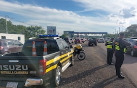 Reportan tránsito lento pero fluido en la Ruta PY-02.