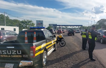 Reportan tránsito lento pero fluido en la Ruta PY-02.