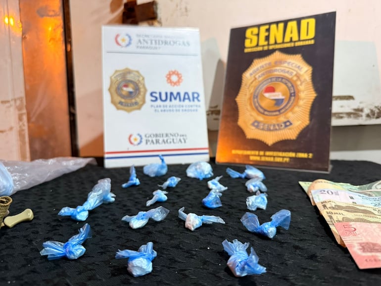 Evidencias incautadas durante el operativo antidroga.