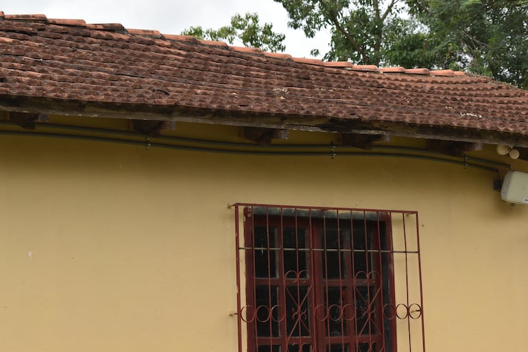 Inician clases con peligro de desplome de techo en Colegio de Coronel Bogado