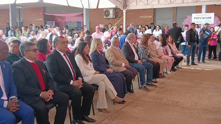 La presentación de 30 nuevos mamógrafos que estarán disponible en las regiones sanitarias se realizó durante el acto de Octubre Rosa en el Incan.