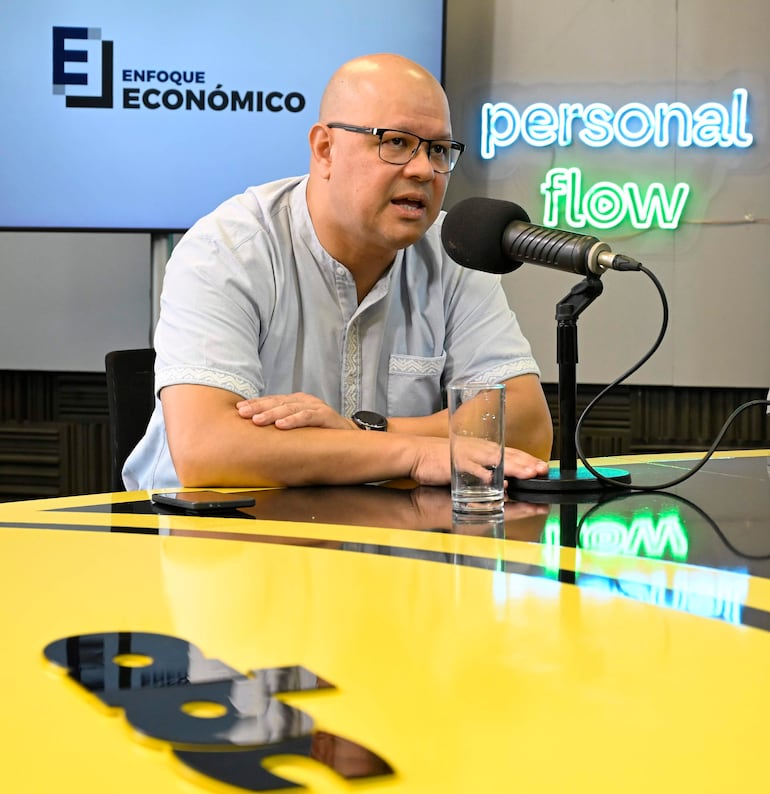 Enfoque Económico de Abc Cardinal 730 Am y de Abc TV , con el Ministro de Hacienda Oscar Lovera