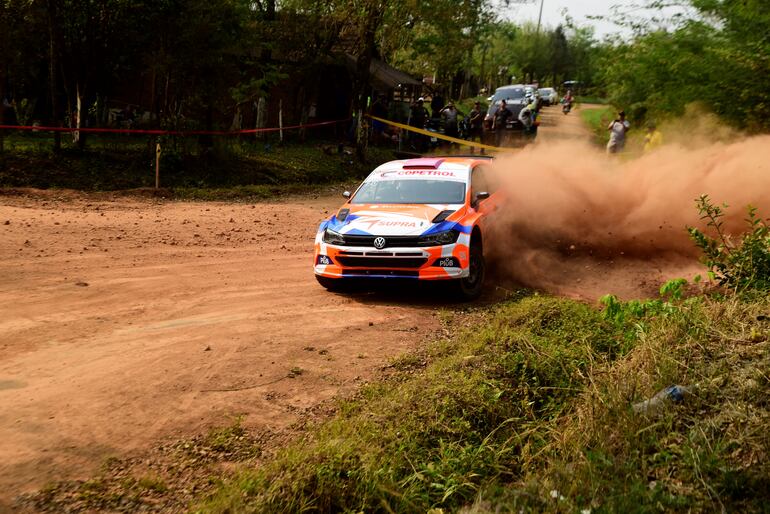 Agustín Alonso y Edgardo Galindo, actuales líderes del Petrobras Campeonato Nacional de Rally, lograron el segundo mejor registro quedando a 14 segundos del líder.