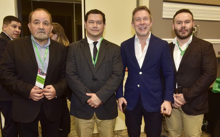 Julio César Baibe, Cesareo Saldívar, Roger Molinas y Rodrigo Rigoni.