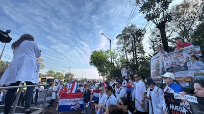 En el quinto y último día de la huelga nacional convocada por el Sindicato Nacional de Médicos (SINAMED), cientos de profesionales instalaron la «Carpa de la Resistencia» sobre la Ruta Sexta.