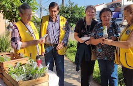 El Club de Leones inició la Semana del Leonismo Nacional con la entrega de plantines frente al Palacete de la Municipalidad de Fernando de la Mora