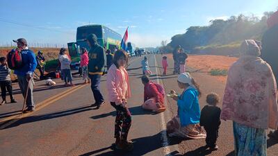 Indígenas despejan ruta tras diálogo con autoridades del Indi.