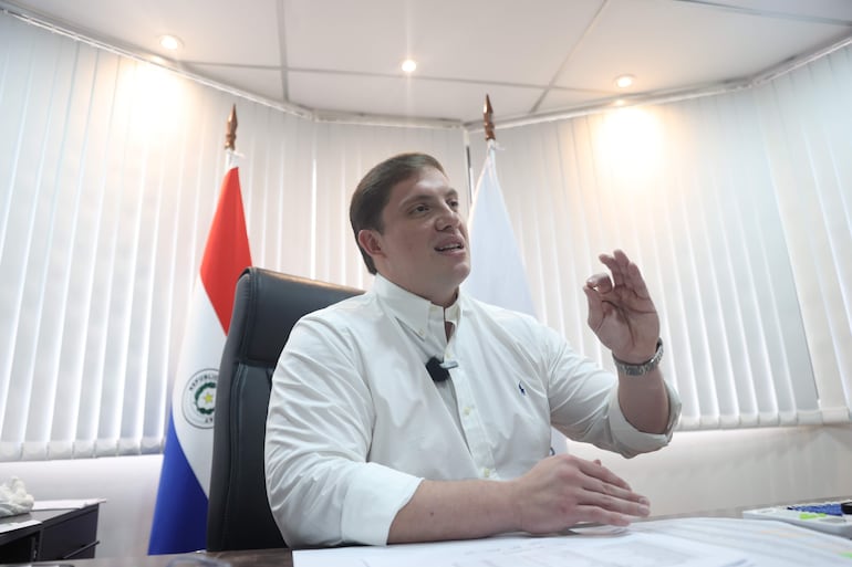 Fotografía del 23 de diciembre de 2025 que muestra al director general del Registro del Estado Civil de Paraguay, Maximiliano Ayala.