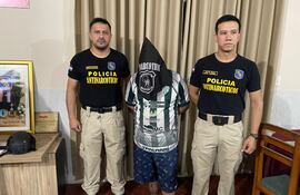 El detenido fue identificado como Víctor Manuel Recalde Giménez (27), quien tenía orden de captura por dos casos de homicidio y uno en grado de tentativa,