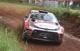 Alejandro Galanti y Marcelo Toyotoshi (Toyota GR Yaris Rally2) durante el shakedown esta tarde.