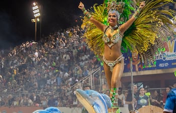 Con sambódromo casi lleno se realizó penúltima noche del Carnaval Encarnaceno