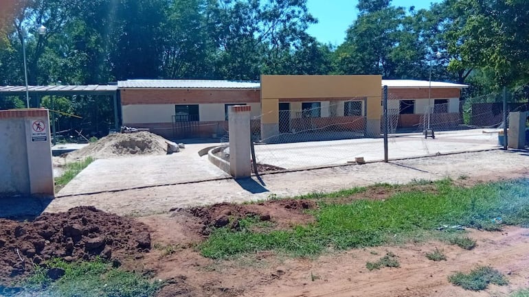 En la compañía Colonia César Barrientos, la obra destinada a la Unidad de Salud de la Familia (USF) permanece paralizada desde hace más de cuatro años.