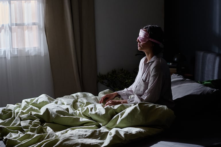 Las parasomnias son episodios involuntarios que ocurren mientras una persona duerme, en las transiciones entre fases del sueño o al despertar.