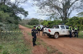 Barrera policial a unos 300 metros de la casa de Melania.