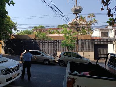 La vivienda asaltada esta mañana en el microcentro de Asunción.