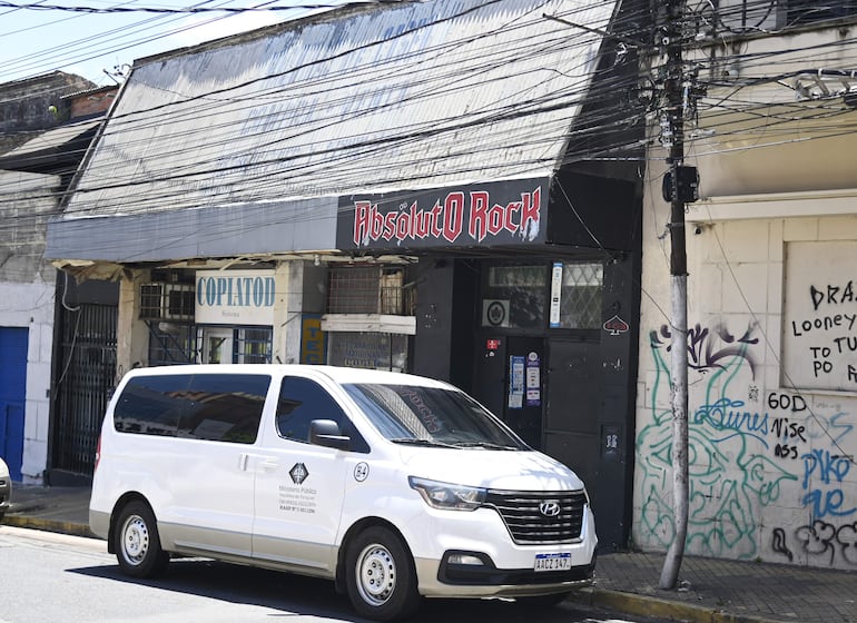 Fachada del bar Absoluto Rock ubicado sobre Herrera entre Independencia Nacional   y Herrera.