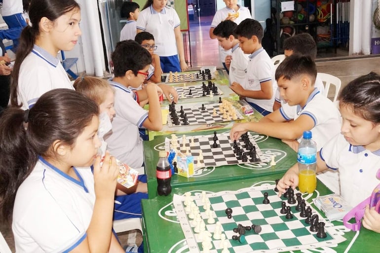 Alumnos del Centro Educativo Nihon Gakko, adentrándose en el mundo del deporte ciencia.