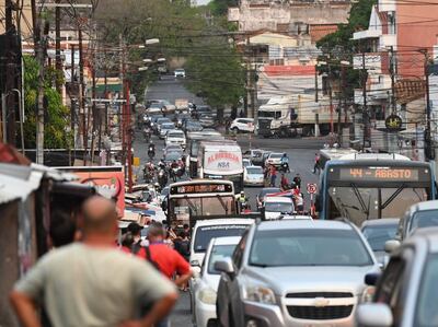 El paso del bus por el Mercado 4