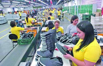 marseg-es-una-de-las-industrias-maquiladoras-que-hoy-ocupan-mucha-mano-de-obra-en-la-fabricacion-de-calzados-industriales-de-exportacion--213536000000-1127927.jpg