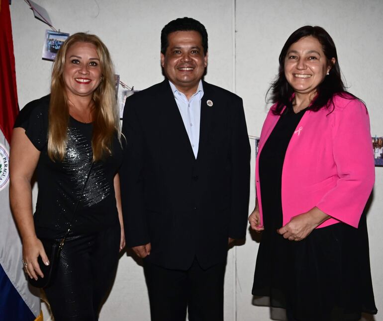Celina Lezcano, Mariano Bareiro y Silvia Torres.