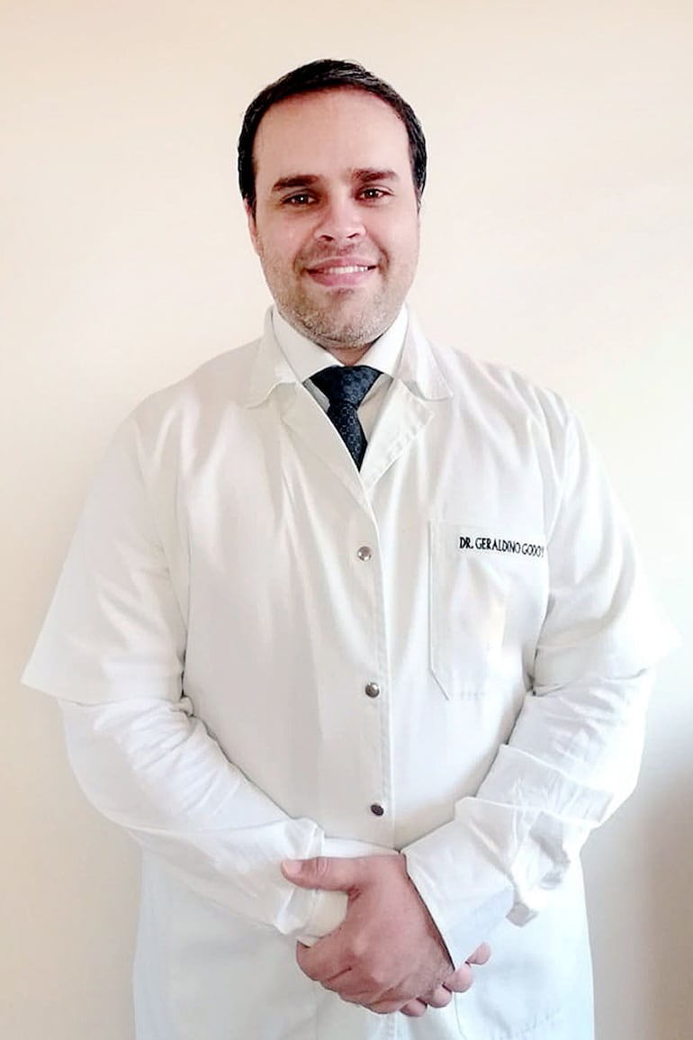 Dr. Geraldino A. Godoy Larroza, especialista en neurología clínica y en medicina interna.