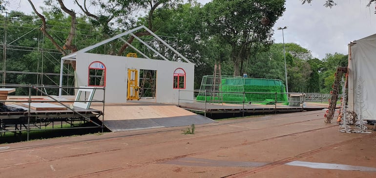 Hospitales están destrozados en Alto Paraná, mientras Itaipú avanza con la instalación de su costosa Villa Navideña