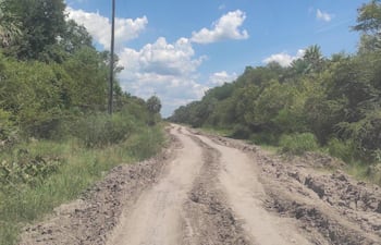 Pobladores de Laguna Itá, Otazú y Ciervo Blanco advierten que volverán a cerrar la ruta PY19 si las autoridades no dan respuestas concretas al pésimo estado del camino que los conecta con Costa Rosado y el resto del departamento.