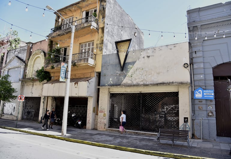 Propiedades abandonadas sobre Palma y Montevideo, en el Centro Histórico de Asunción, donde ya rige un 50% menos en el valor fiscal de la tierra.