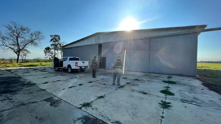 En julio del 2023, agentes de la Secretaria Nacional Antidrogas (Senad) y del Ministerio Público allanaron la estancia Villa Loma,