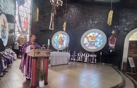 La misa en la Catedral estuvo presidida por monseñor Vincenzo Turturro.