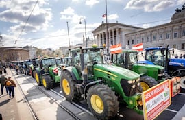 Miles de agricultores austríacos marchan contra el acuerdo Mercosur-UE.