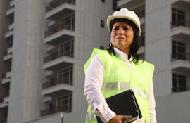 Concepto de mujer ingeniera.