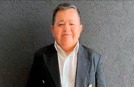 El humorista paraguayo Juan Carlos Velázquez se destacó como "El mini", junto a Roberto Petinatto.