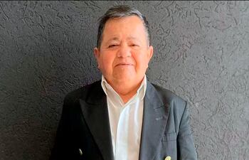 El humorista paraguayo Juan Carlos Velázquez se destacó como "El mini", junto a Roberto Petinatto.