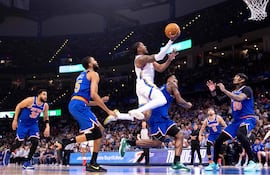 Oklahoma City Thunder derrotó por 111-100 a New York Knicks en un dramático duelo.