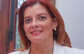 Cynthia Figueredo, Ministra de la Mujer.