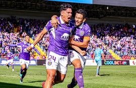 Jonathan Espínola (#24), futbolista paraguayo del ascendido Deportes Concepción.