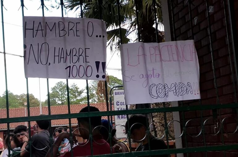Estudiantes mantienen toma de CTN en Encarnación y piden compromiso escrito de autoridades