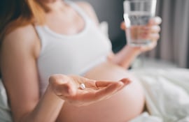 Concepto de medicación durante el embarazo.