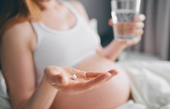 Concepto de medicación durante el embarazo.