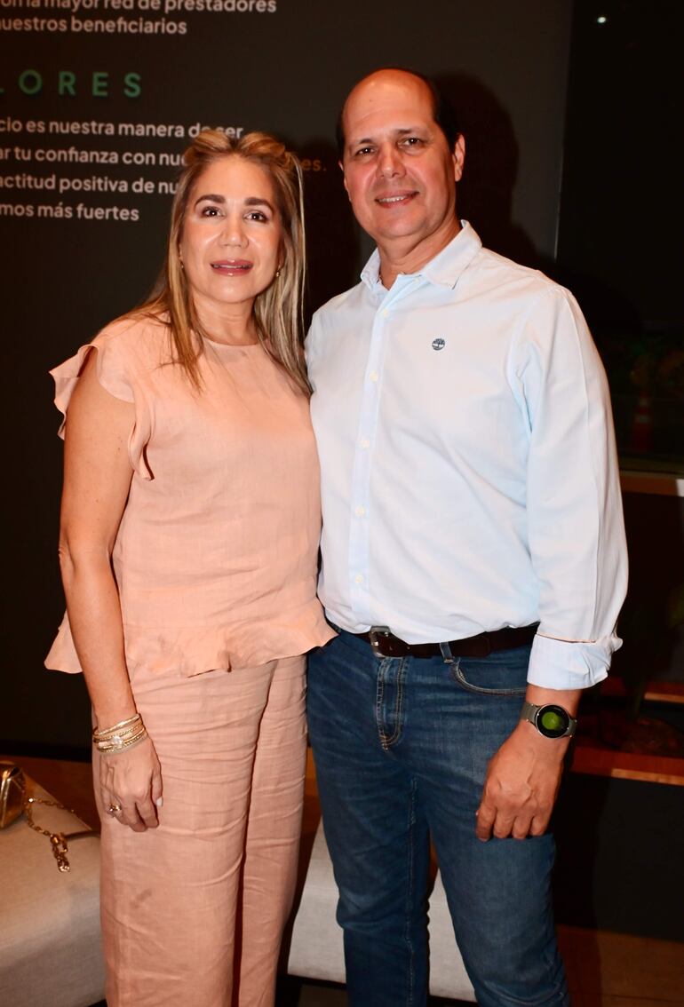 Beatrice Luraschi junto con Carlos Villagra.