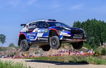 Fau Zaldívar y Marcelo der Ohannesian (Škoda Fabia RS Rally2) durante el rally estonio.