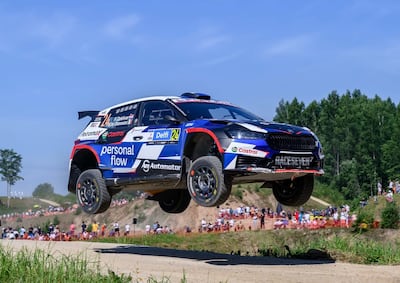 Fau Zaldívar y Marcelo der Ohannesian (Škoda Fabia RS Rally2) durante el rally estonio.