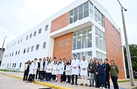 El Hospital de Simulación de la FCM-UNA fortalece la formación práctica de estudiantes y residentes.