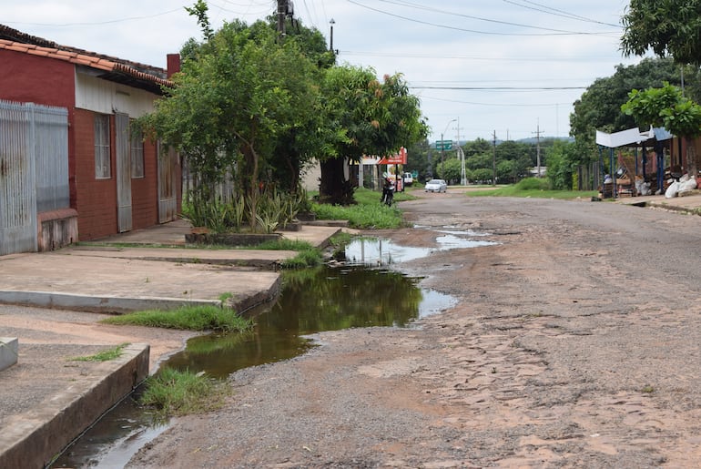 En Carapeguá reclaman mantenimiento de la red de aguas servidas.