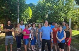 Los vecinos se manifestaron esta mañana para exigir una mejor calidad del agua.