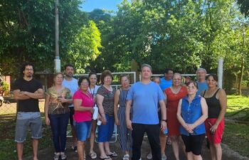 Los vecinos se manifestaron esta mañana para exigir una mejor calidad del agua.